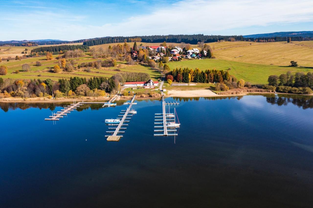 Отель Fontana Lipno Черна-в-Пошумави Экстерьер фото